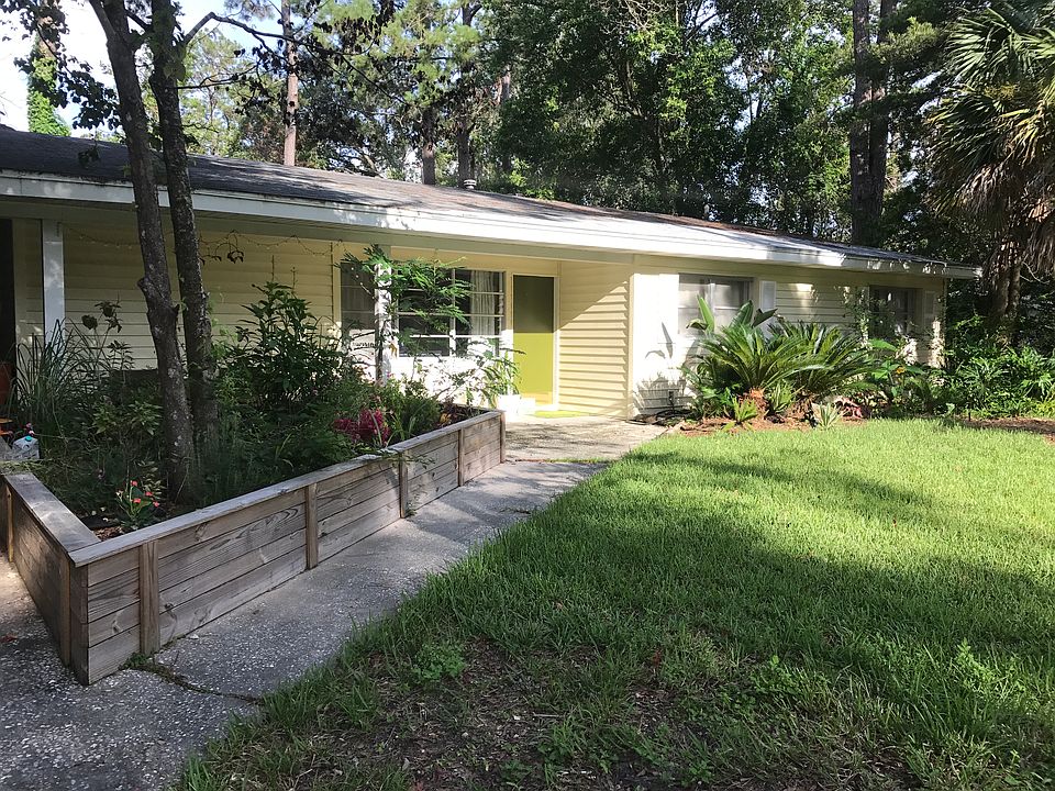 1st image of 923 NW 36th Dr