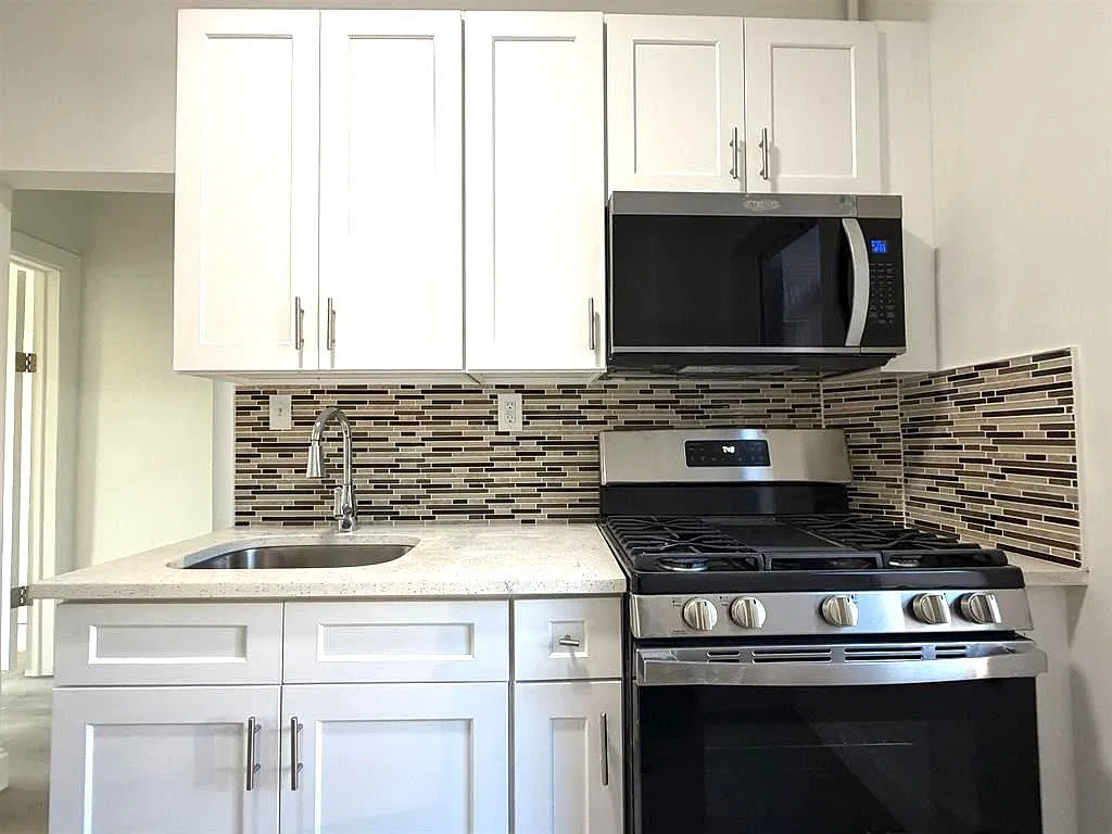1 bed, 1.0 bath, $2,000 — Photo 1
