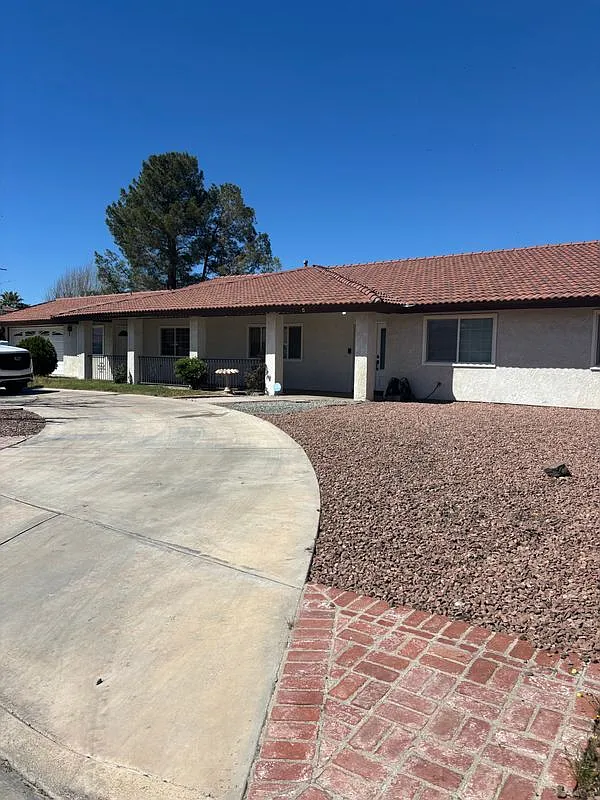 4 bed, 3.0 bath, 3275 sqft, $3,000 — Photo 1