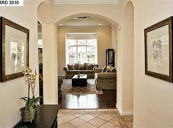 3rd image of 9 Woodside Glen Ct