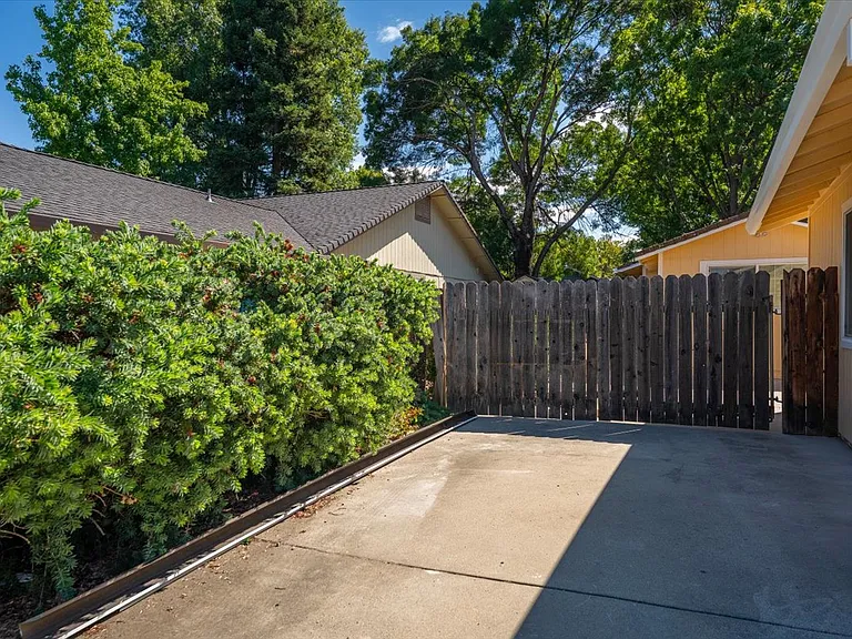 2863 Sandstone Dr — Photo 40