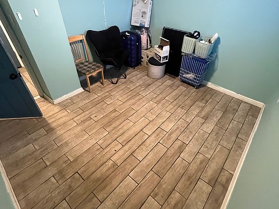 3rd image of 32 Augusta St Floor 1