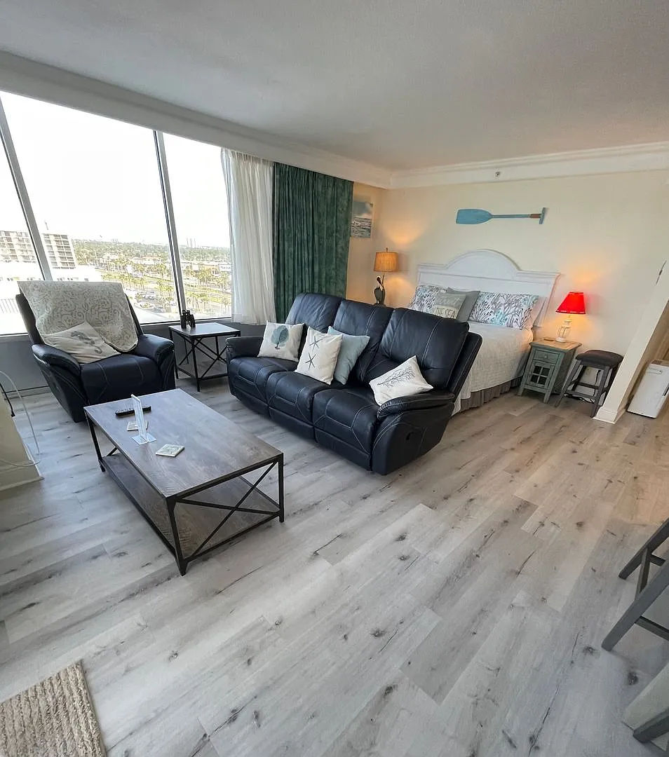Oceanfront Corner View Condo - Best View & Wake Up To The Oceanview From Bed! Deposit-Free Rentin... — Photo 3