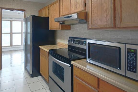 2nd image of 306 Hickory Blf #306