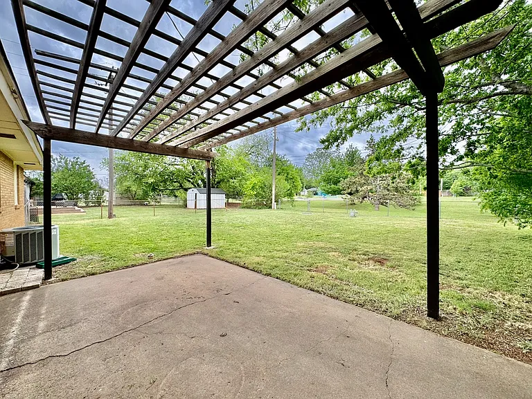 9519 Stratford Dr — Photo 19