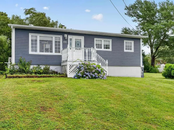 135 Forrest St, Sydney Mines, NS B1V 2B6