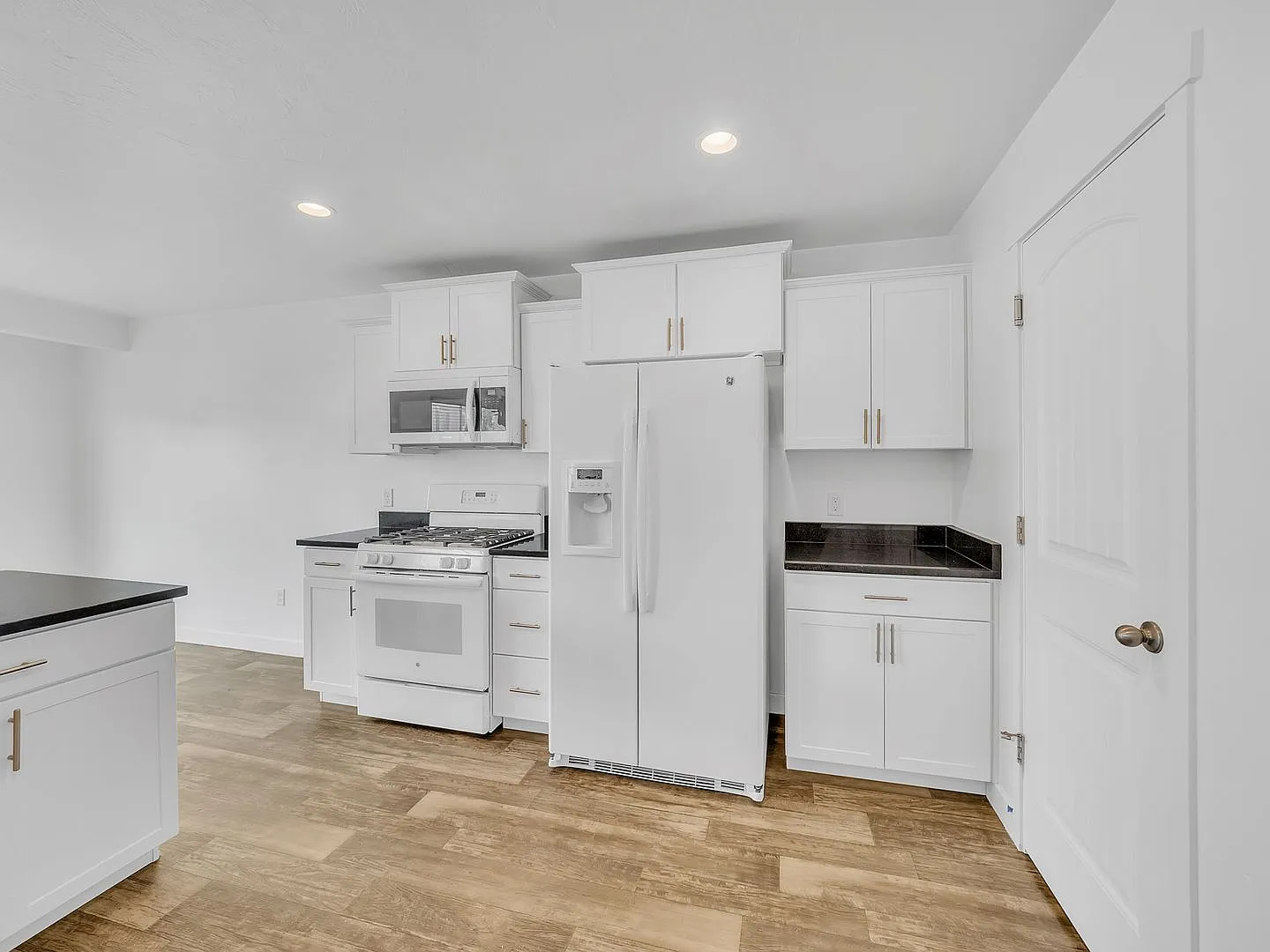 Beautiful 3-bedroom, 2-bath townhome — Photo 4