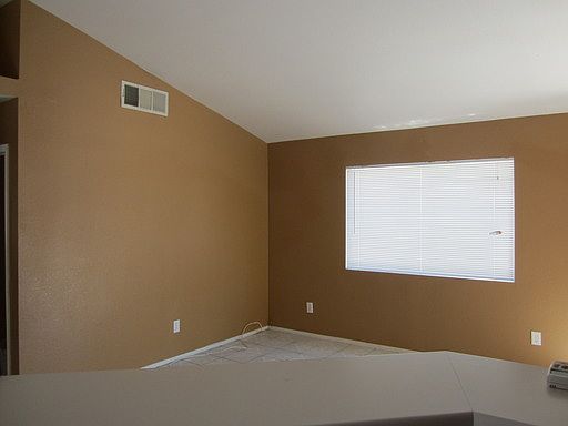 3rd image of 913 Villa Crest Ct