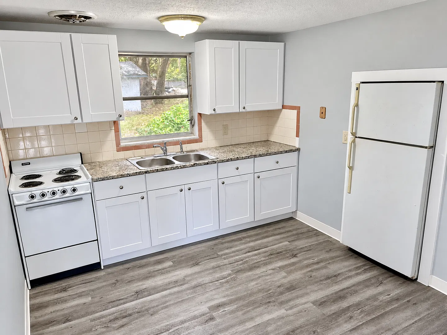 Recently Remodeled 2BR/1BA Zephyrhills Home Water & Sewer Included! — Photo 4