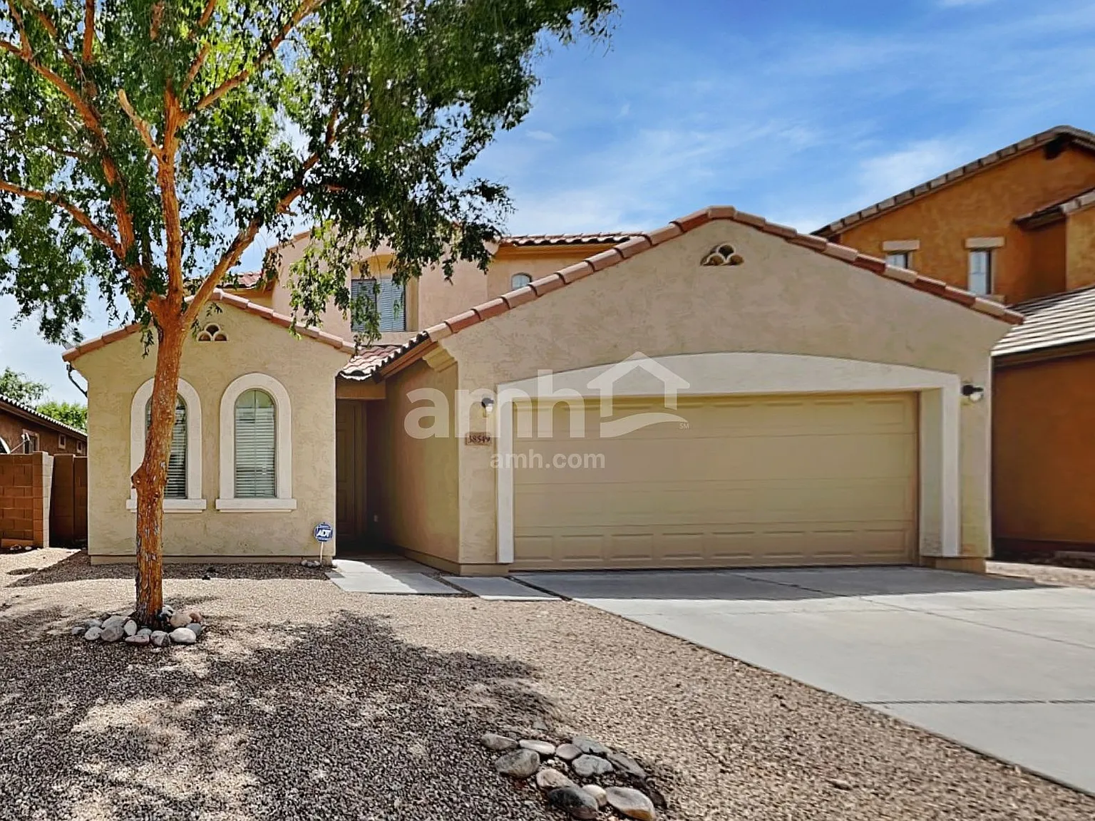 4 bed, 3.0 bath, 2888 sqft, $2,520 — Photo 1