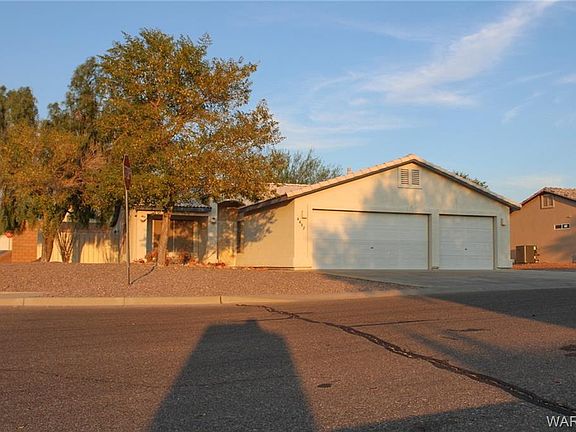 3rd image of 4452 S Heather Ave