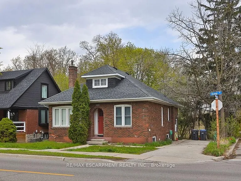 311 Queen St S — Photo 2