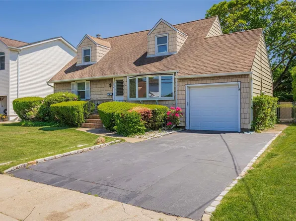 3818 Franklin Avenue, Seaford, NY 11783