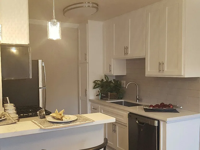 4225 Longridge Ave — Photo 31