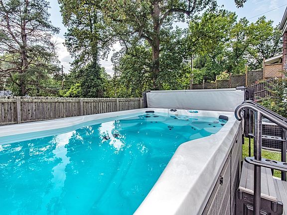 2nd image of 750 Bergerac Dr
