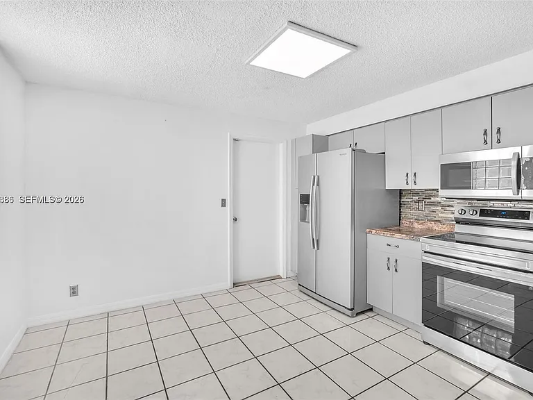 800 Sorrento Dr #2 — Photo 7