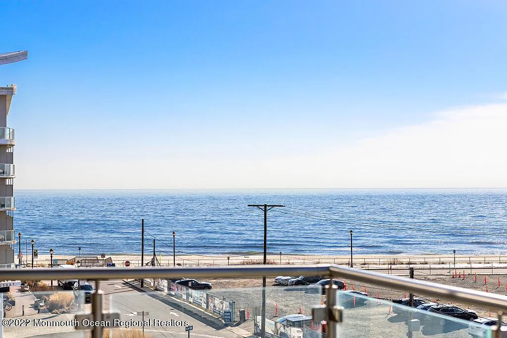 3 bed, 2.5 bath, $25,000 — Photo 2