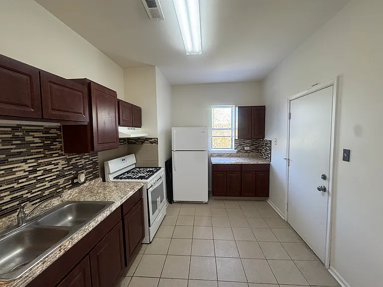 1029 E 62nd St #3 — Photo 12