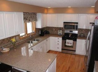 1090 Crest Ridge Ct, Mound, MN 55364