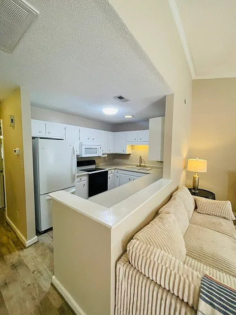 11 Mulberry Ln — Photo 2