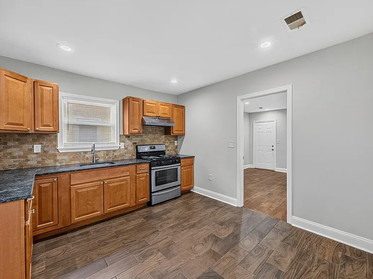 130 Lincoln Ave #2 — Photo 13