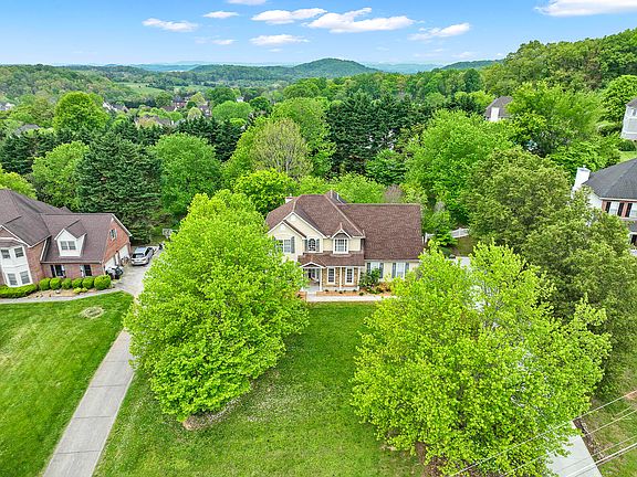 3rd image of 1043 Shadow Wood Ln