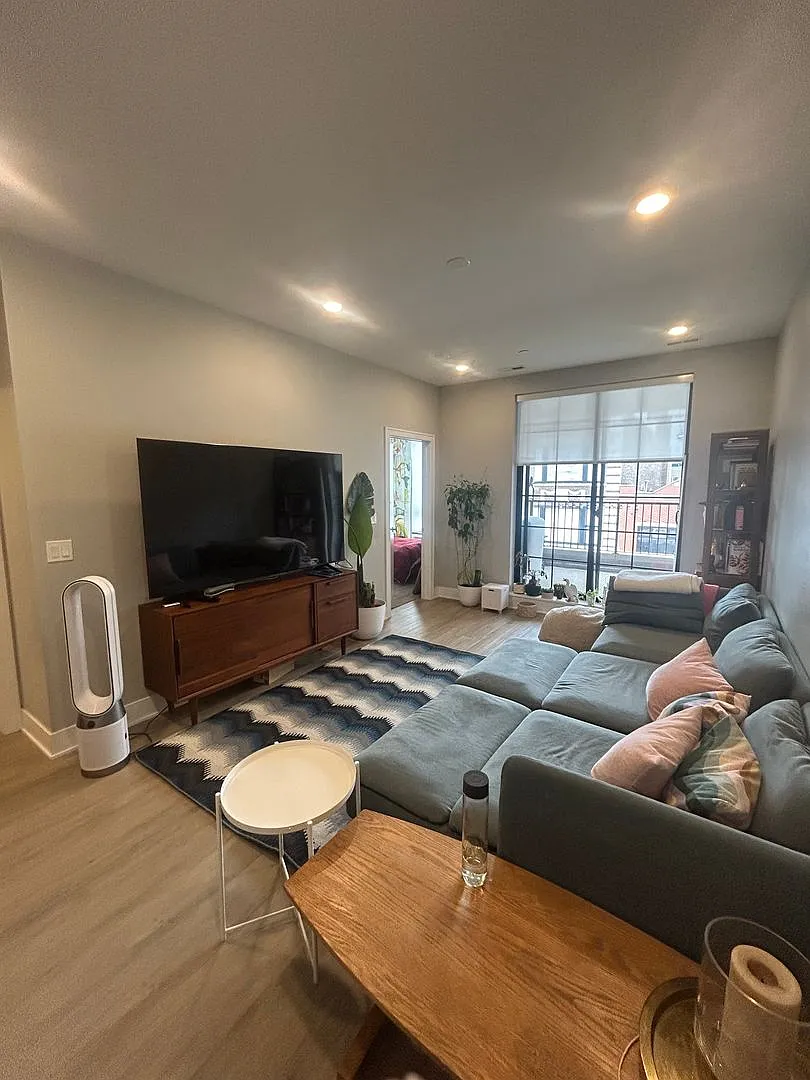 Building Photo - 3118 N Greenview Ave #3118-301