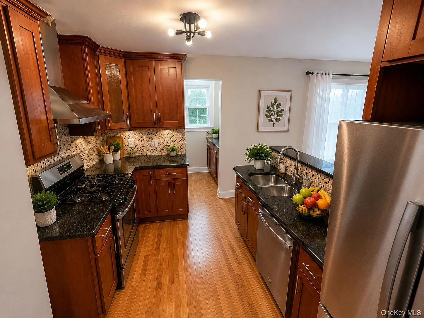 3 bed, 1.5 bath, 1800 sqft, $3,850 — Photo 2