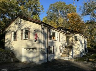 563 Lake Shore Dr W, Hewitt, NJ 07421