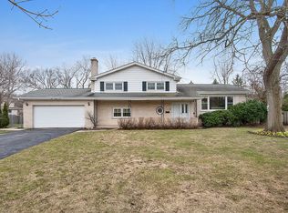 925 Huckleberry Ln, Northbrook, IL
