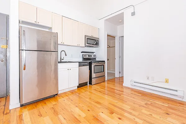 Rented by MySpaceNYC | media 19