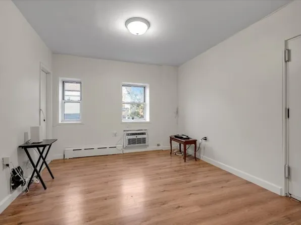 2747 Haring Street image 10 of 24