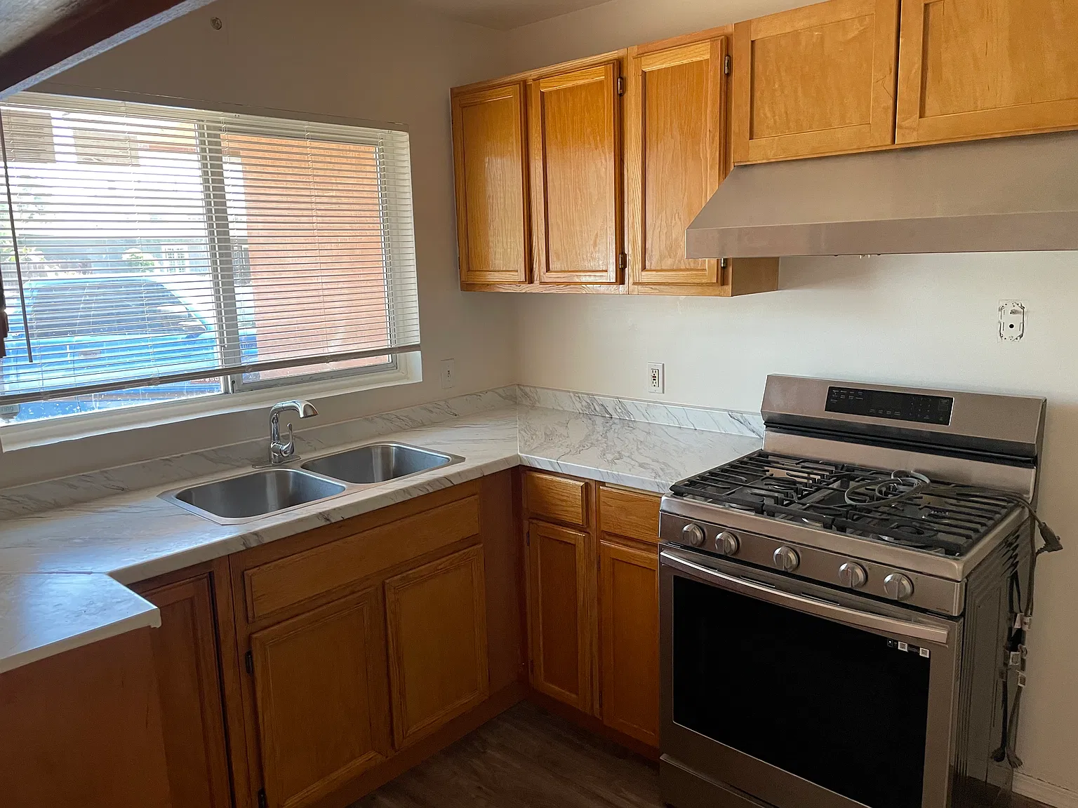 6 bed, 2784 sqft, $6,500 — Photo 2