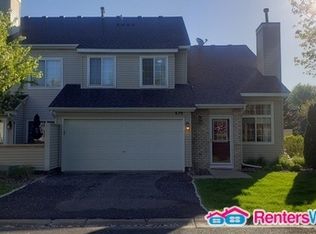 429 Mission Hills Way E, Chanhassen, MN 55317