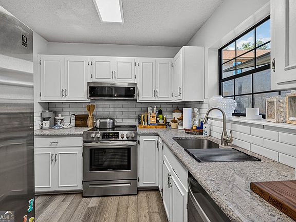 4th image of 520 Brockinton S