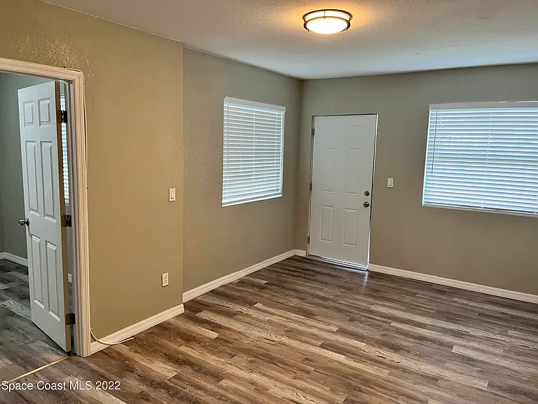 701 Tropic St #B — Photo 3