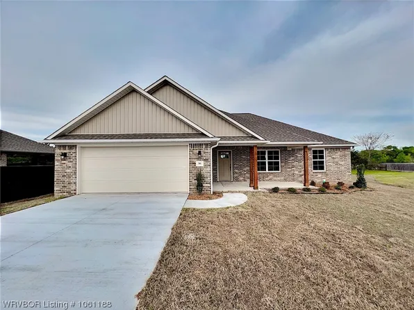 301 Rock Cir, Lavaca, AR 72941