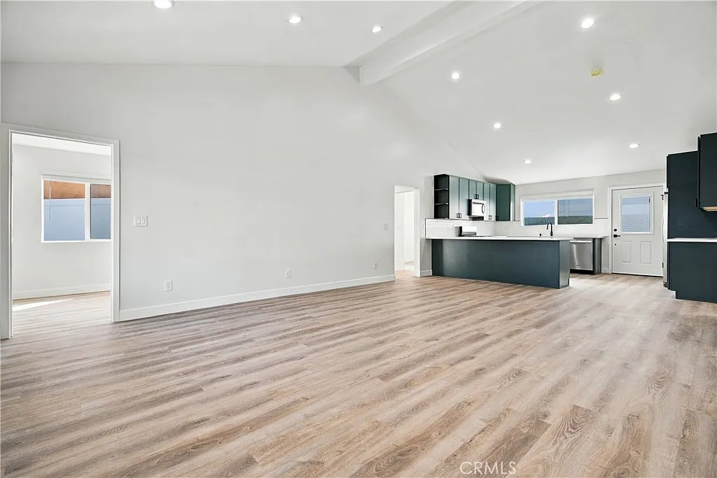 4 bed, 1390 sqft, $4,850 — Photo 4