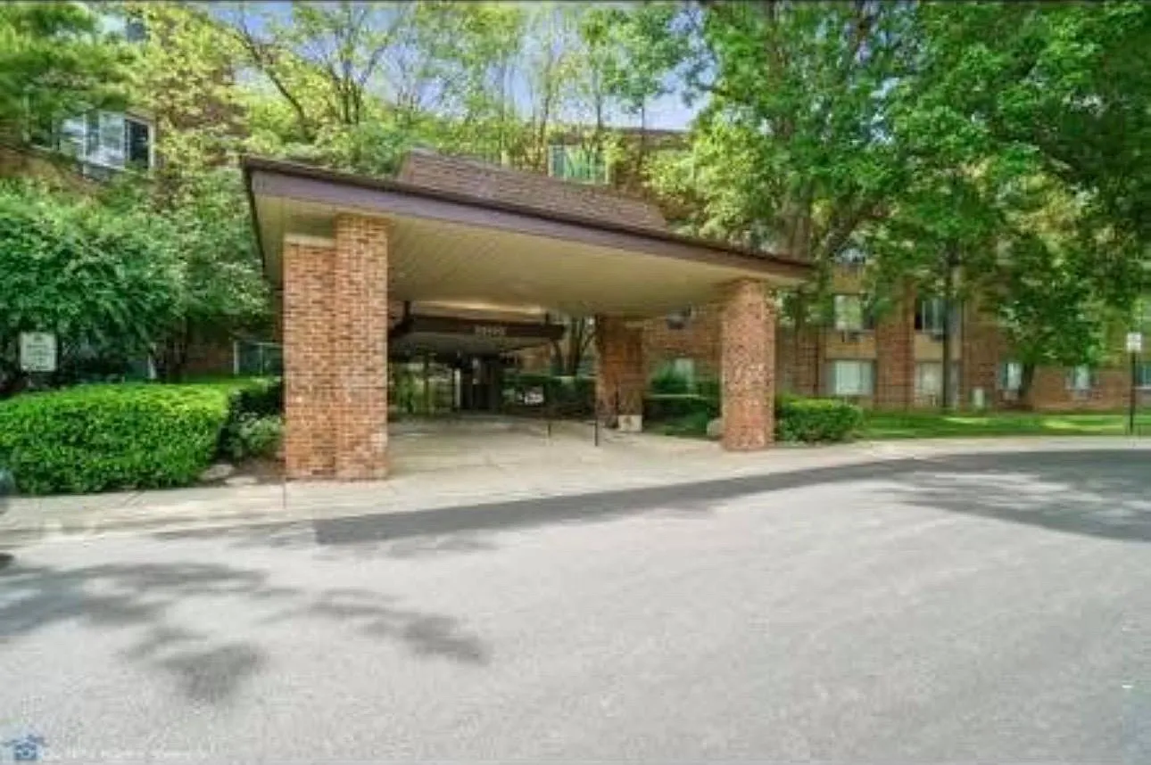 2 bed, 1.5 bath, 1200 sqft, $2,000 — Photo 1