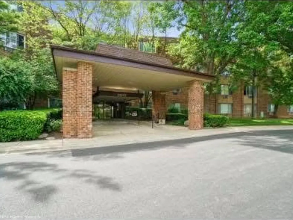 1500 Robin Cir #423