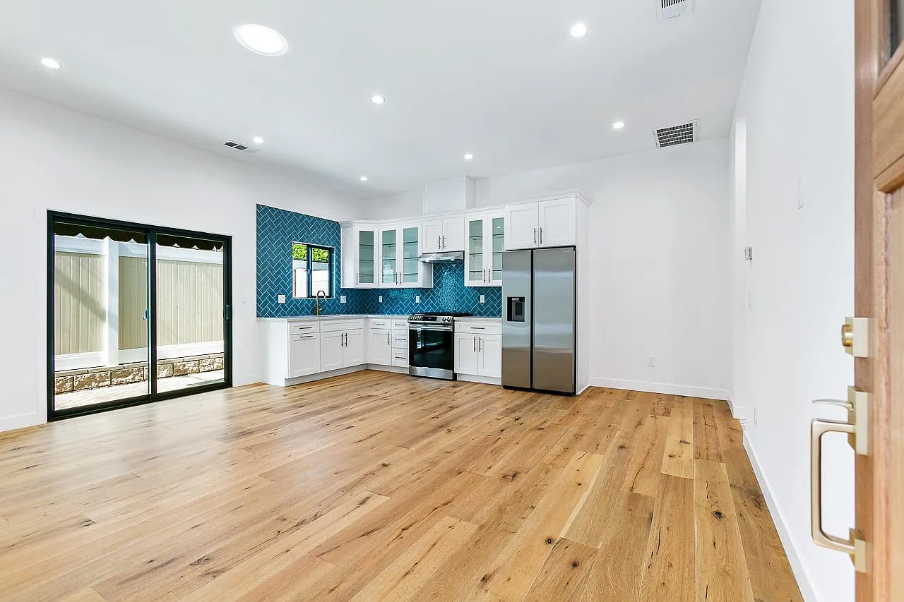 3868 Edenhurst Ave — Photo 3