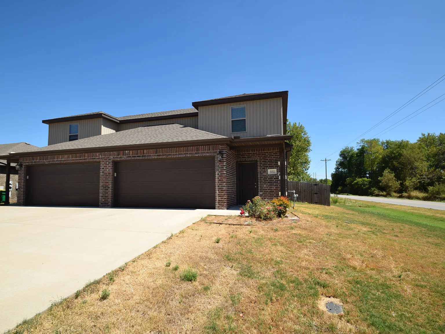 3 bed, 1300 sqft, $1,550 — Photo 1