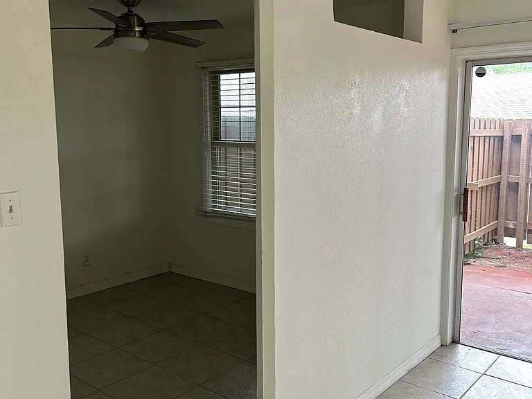224 Georgetown B Dr — Photo 4
