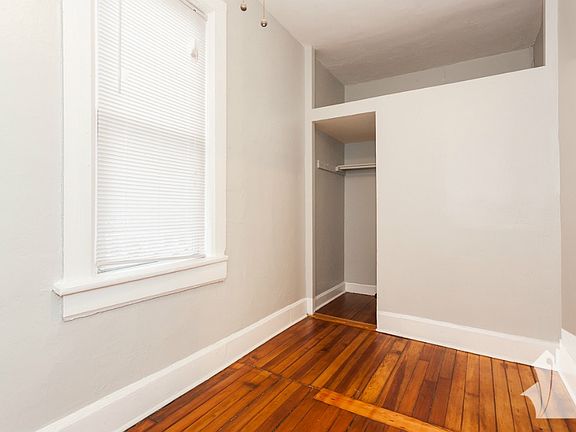3rd image of 1077 N Hermitage Ave #2
