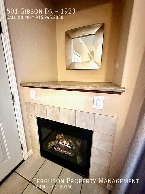 Upgraded Top Floor Condo with Two Detached Garages — Photo 4