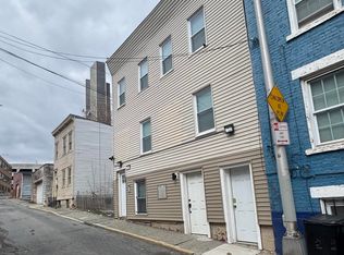 31 Van Zandt St, Albany, NY 12207