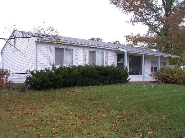 2939 Foxwood Dr, Maryland Heights, MO 63043