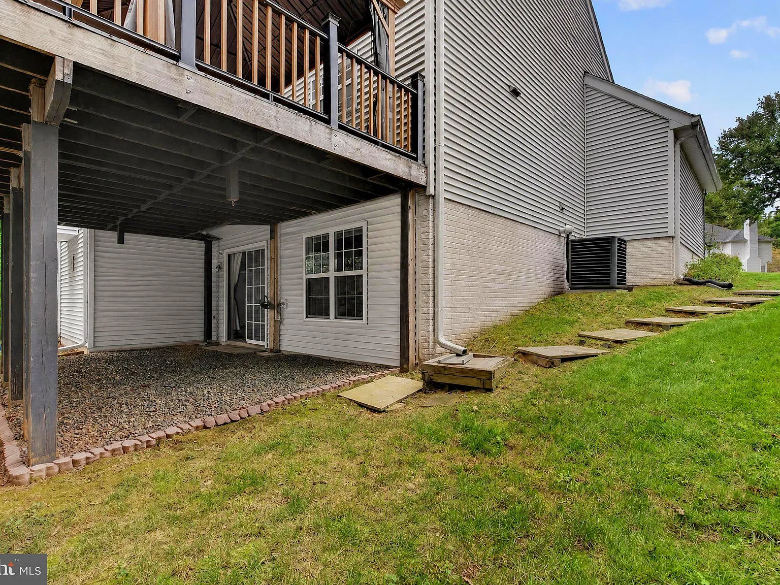 1 bed, 1.0 bath, 3972 sqft, $1,600 — Photo 2