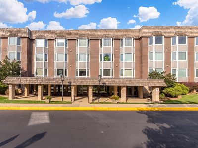 400 Ascot Dr APT 3E, Park Ridge, IL, 60068