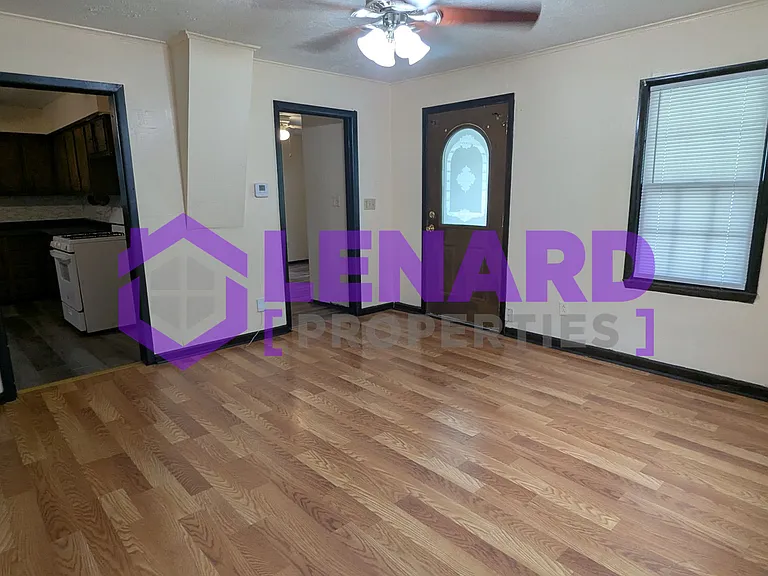 2123 N Taylor Ave — Photo 2